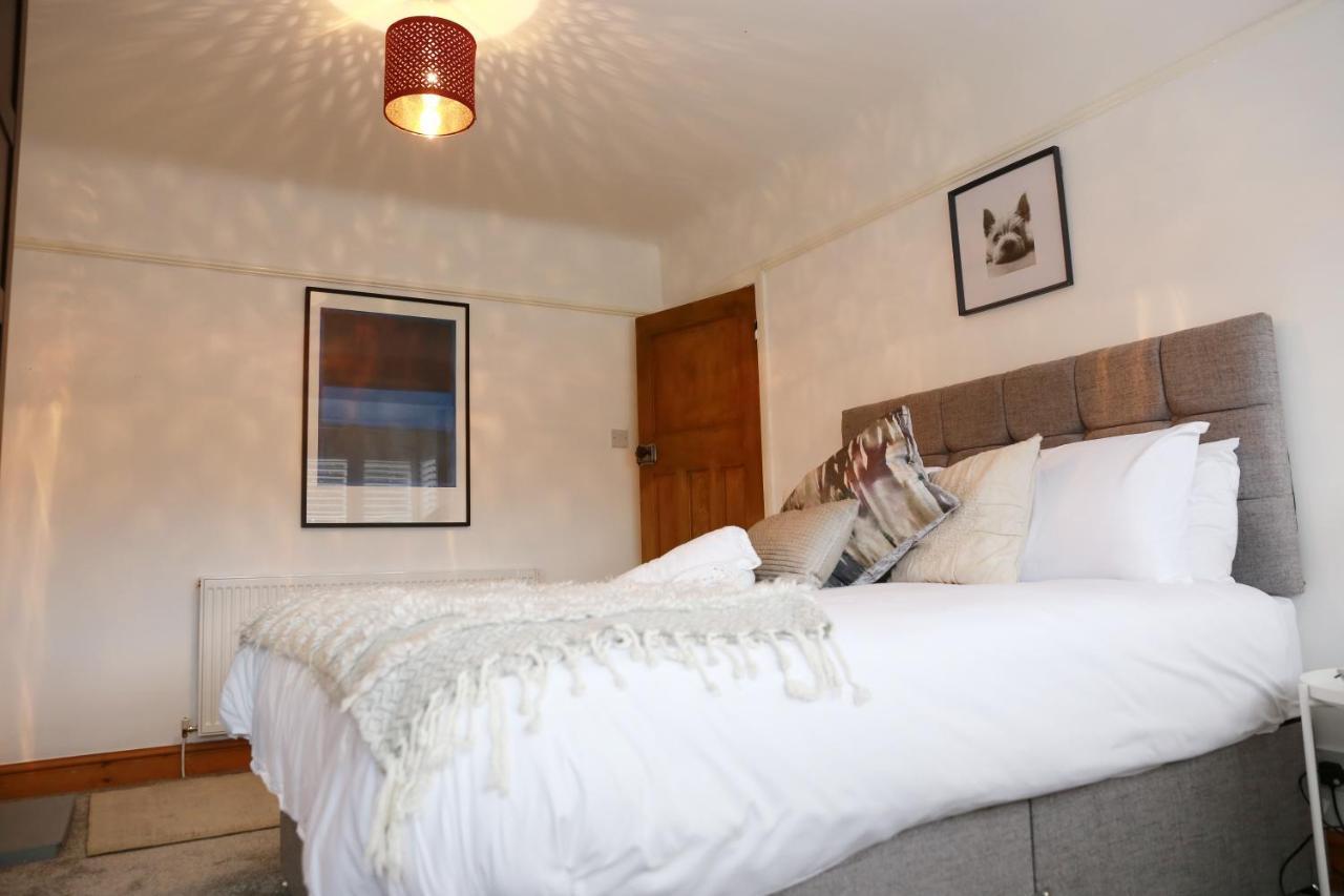 Lions Den - Zoo Accommodation Chester Extérieur photo