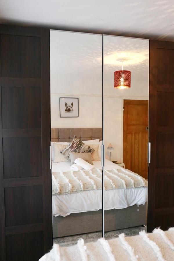 Lions Den - Zoo Accommodation Chester Extérieur photo